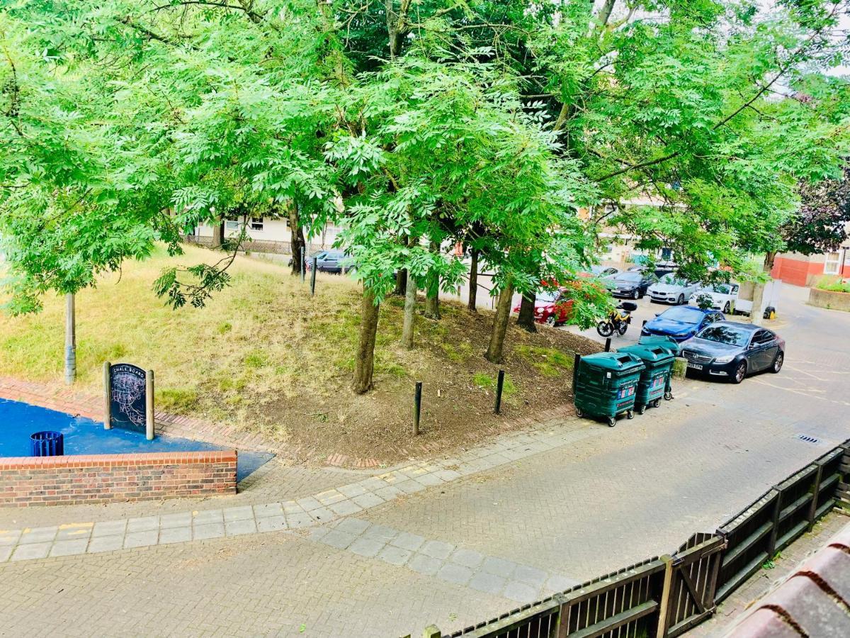 Stunning 3 Bedroom Flat In Stockwell Лондон Екстер'єр фото